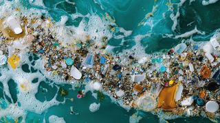 Fig. 1: Ogni anno, solo da un impianto di depurazione comunale di medie dimensioni, finiscono nelle nostre acque oltre 150 miliardi di particelle di microplastica [1]. (Immagine simbolica) (Immagine: ©Thirawat - stock.adobe.com)