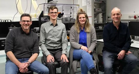 Das Team der aktuellen Studie (v. l.): Prof. Dr. Holger Kress, Simon Wieland, Anja Ramsperger und Prof. Dr. Christian Laforsch(Bild:  Andreas Dietl)