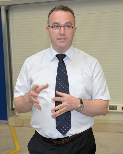 Philippe Geyer, Logistik-Chef von Herweck, erläuterte die Prozessinnovationen, die im neuen Lager umgesetzt wurden. (IT-BUSINESS)