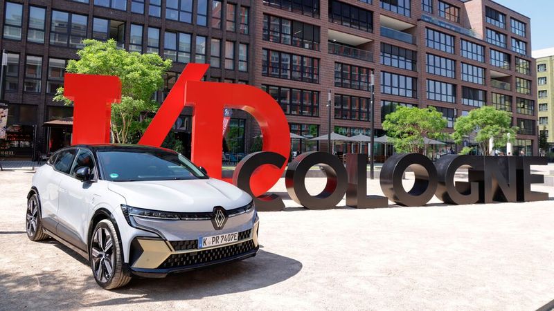 Zum Nachhaltigkeitskonzept des Gebäudes zählt dem Importeur zufolge neben einer effizienten Isolierung die energiesparende Kühlung oder Heizung über Deckensegel mit integriertem Wasserkreislauf anstelle einer konventionellen Klimaanlage. (Bild: Renault)