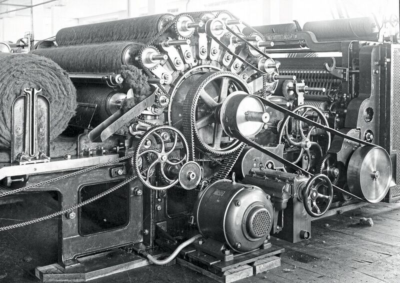 1925: Elektrisch angetriebener Vorspinnkrmpel in der sächsischen Tuchfabrik Adolf Minkwitz (Siemens Historical Institute)