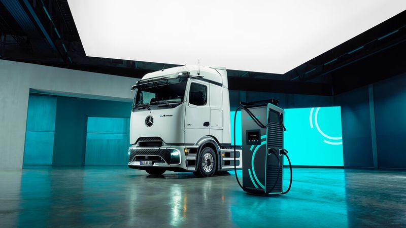 Mercedes bringt im Herbst seinen E-Actros 600 mit 500 Kilometern Reichweite an den Start. (Bild: © Daimler Truck AG)
