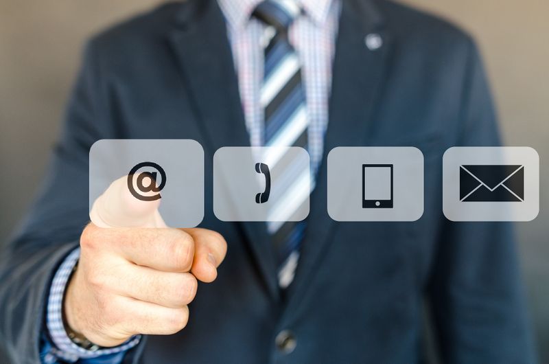 Platz 1: E-Mail, 100% Noch öfter als das Telefon nutzen Unternehmen nur die E-Mail. 90% der Befragten geben an, Mails sehr häufig zur Kommunikation zu benutzen (10% häufig), während das Telefon von 88% sehr häufig (und 12% häufig) verwendet wird. (Bild: Pixabay/Tumisu)