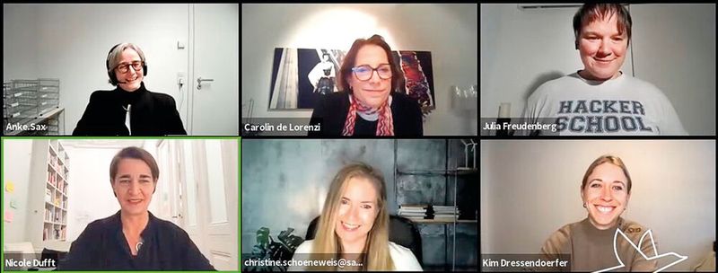 „Wie wir die Arbeits- und Lebenswelt in Zukunft gestalten“, diskutierten Dr. Anke Sax, Carolin de Lorenzi (Computacenter), Julia Freudenberg (Hacker School), Christine Schöneweis (SAP) und Kim Dressendörfer (IBM) mit Moderatorin Nicole Dufft. (Bild: Vogel IT-Akademie)