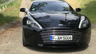 Seit 2014 in seiner heutigen Form auf dem Markt: der Aston Martin Rapide S. (Seyerlein/»kfz-betrieb«)