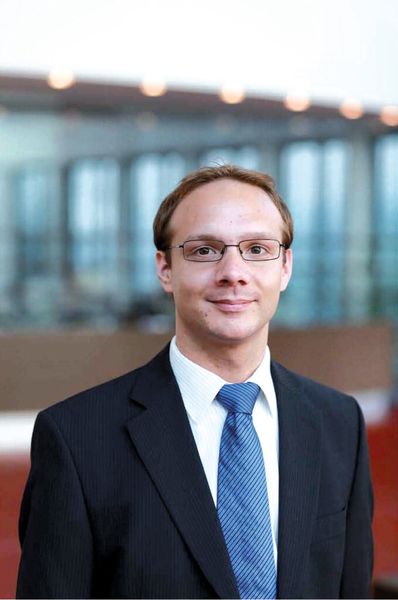 Jonas Urlaub, Produktmanager Funktionale Sicherheitstechnik, Kübler: „Erst die abgestimmte Kombination aus sicherer Drehzahlerfassung und sicherer Überwachungsfunktion ermöglicht dem Anwender eine einfache Handhabung.“ (Bilder: Kübler)