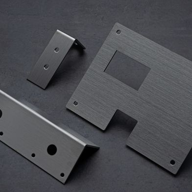 Die KI-gestützte Plattform Meviy verknüpft die Analyse von CAD-Daten mit einem kontrollierten globalen Fertigungsnetzwerk und setzt damit auf Integration statt Aggregation. (Bild: Meviy )