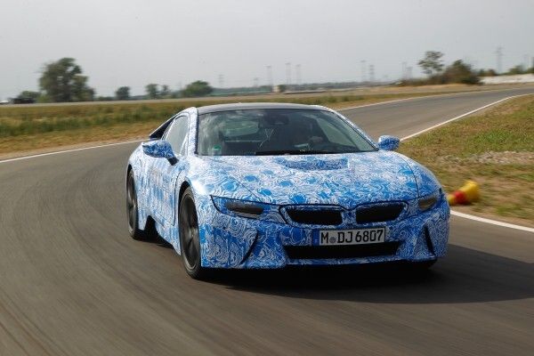 Die innerhalb der BMW Group höchste spezifische Leistung von 113 kW/154 PS je Liter Hubraum liegt beim Verbrennungsmotor des i8 auf dem Niveau eines Hochleistungssportwagenmotors (Bild: BMW)