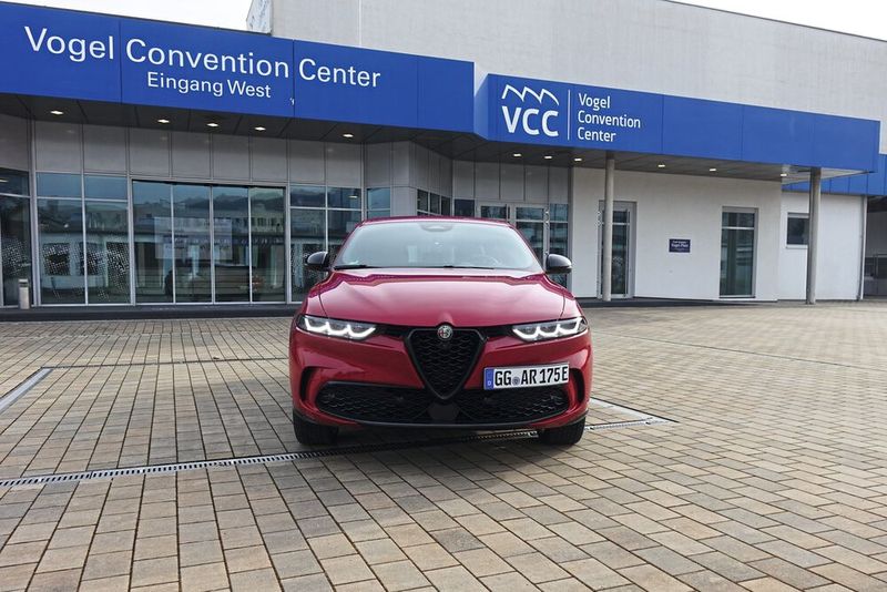 Auch die Voll-Matrix-LED-Schweinwerfer sind inklusive. (Bild: Sven Prawitz/VCG)