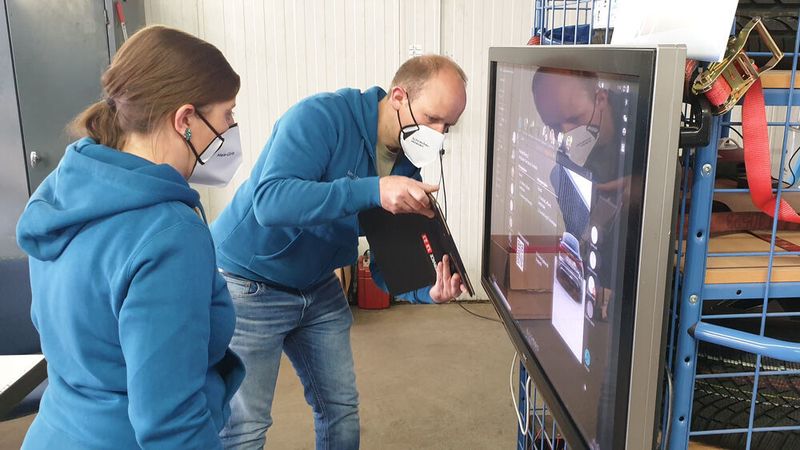 Die Prüfungsaufgaben wurden von den Teilnehmern per QR-Code aktiviert. (Audi)