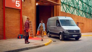 Wann müssen Fahrzeuge eines Flottenkunden das nächste Mal in die Werkstatt, weil größere technische Probleme auftreten? Volkswagen will Händlern und Flottenkunden jetzt mehr Einblicke in anstehende Wartungen verschaffen, um längere Standzeiten zu vermeiden. (Bild: Volkswagen Nutzfahrzeuge)