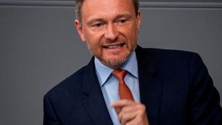 Das Kabinett hat gestern ein Entlastungspaket für die geplagte Wirtschaft beschlossen. Das reiche vielen jedoch nicht. Christian Lindner hält dagegen: „Wachstum können wir nicht mit immer neuen steuer- und kreditfinanzierten Ausgabenprogrammen herbeisubventionieren.“ (Bild: dpa)