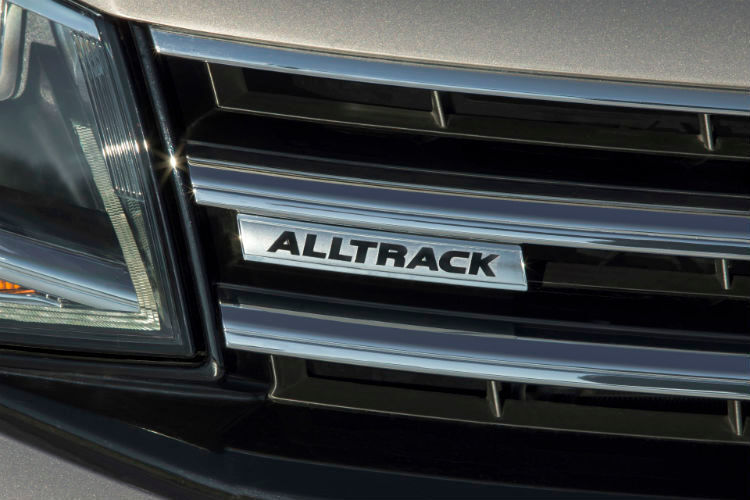 Den Caddy Alltrack erkennt man auch vorne an seinem Logo. (VW)