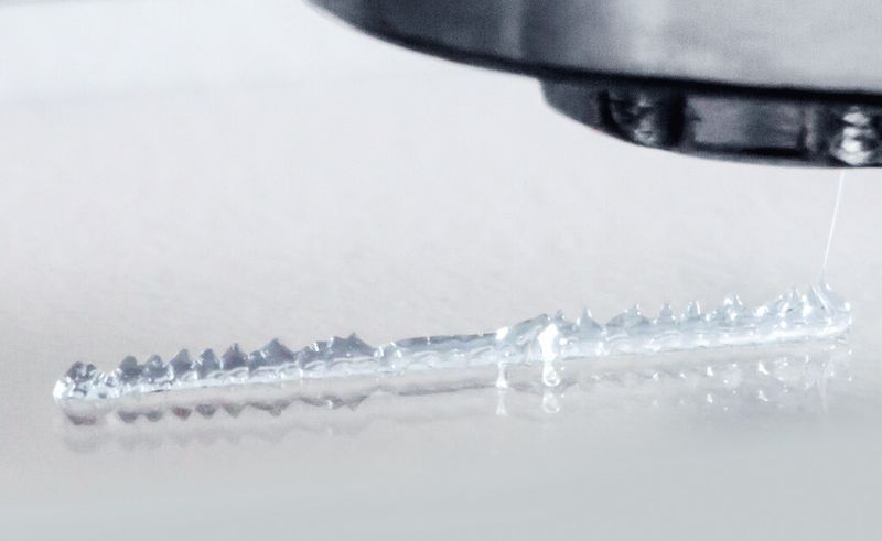 Das Wacker-3D-Verfahren funktioniert wie ein Tintenstrahldrucker... (Bild: Wacker Silicones)