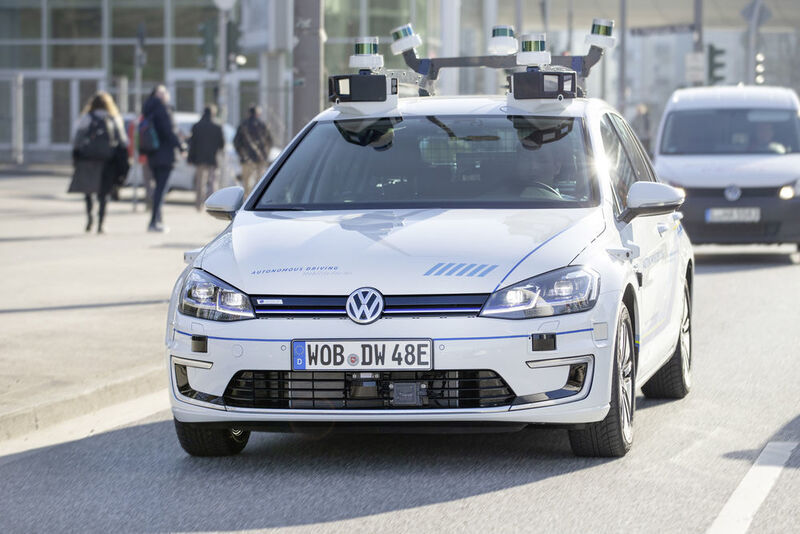 Sowohl die technischen Möglichkeiten als auch die Anforderungen an die städtische Infrastruktur sollen im Mittelpunkt der Tests stehen. (Volkswagen)