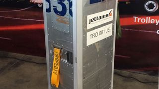 Airbar fertigt aus ausgedienten Lademitteln und Getränketrolleys ab sofort individuelle Möbelstücke im Jettainer-Design. (Bild: Jettainer)