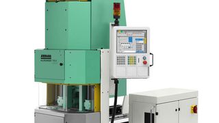 Auf der Euro PM 2008 zeigt Arburg das Hinterspritzen von Metallfolien mit einem Keramikpulver-Feedstock auf einer vertikalen Spritzgießmaschine. (Archiv: Vogel Business Media)