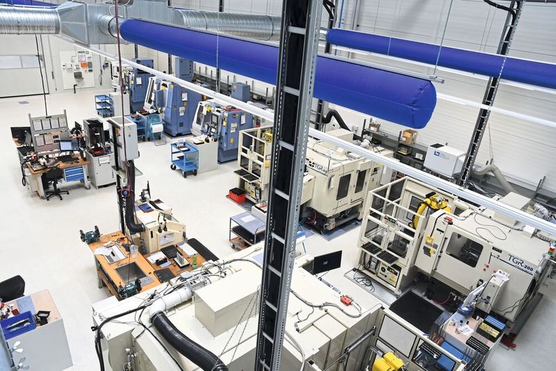 OSG hat in dem neuen Produktionsgebäude den Nachschleifservice von VHM-Bohr-, -Fräs- und -Gewindewerkzeugen zentralisiert und damit noch schneller, besser und schlagkräftiger aufgestellt. (Bild: OSG)