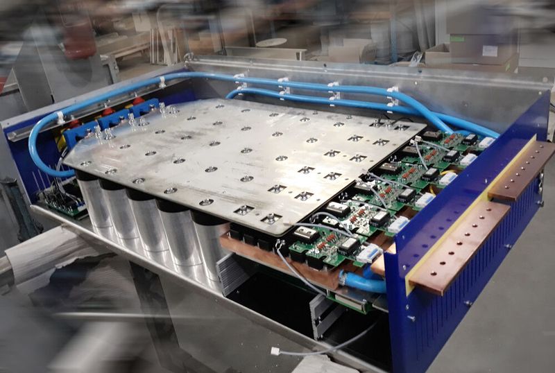 In den Schweißinvertern von Ibp sind FTCAP-Kondensatoren von Mersen verbaut, die als Zwischenspeicher dienen. (Bild: Ibp Industrie Electronic)