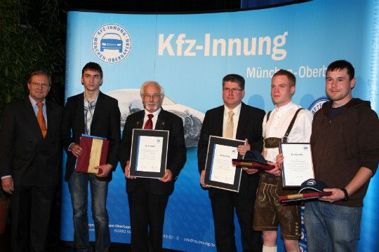 Traumnote 1 bei der Innung München-Oberbayern: (v.li.) Obermeister Hans Medele, Andreas Kinker, Peter Weingand (Firma Heinz Resch), Stefan Klein (BMW Niederlassung München), Paul Baader, Christian Dressel. (Foto: Innung)