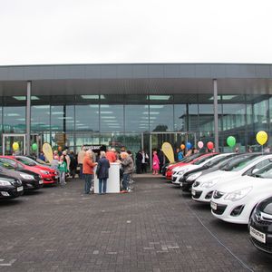 Zur Eröffnung der neuen Verkaufshalle veranstaltete Auto Gieraths am 27. September ein Familienfest.(Foto:  Gieraths)
