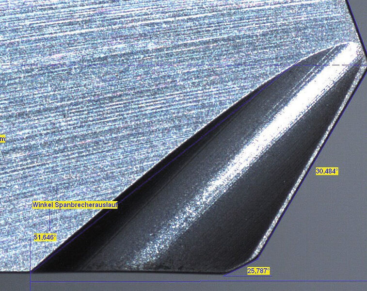 Bild 3: Detailaufnahme der Schneidengeometrie mit speziellem Spanformer.  (Bild: TBT)