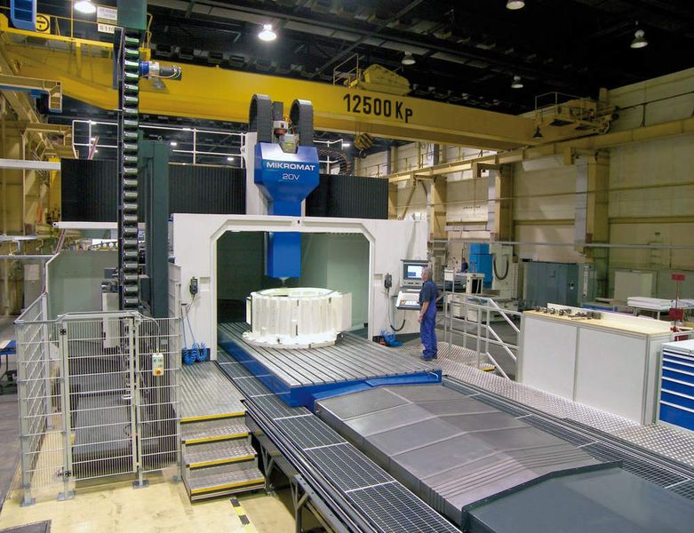 Bild 2: Mechanische Fertigung eines Gehäuseteils auf einer Hochpräzisions-Portal-Fräsmaschine. Bild: Mikromat (Archiv: Vogel Business Media)