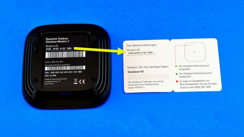 Modem-ID auf der Rückseite und im Begleitheft des Telekom Glasfaser-Modem 2. (Bild: Harald Karcher)