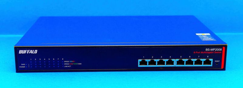 Abbildung 10: Mit einem Straßenpreis ab 350 Euro gehörte der Buffalo BS-MP2008-EU per Februar 2020 zu den bezahlbarsten 8x 10-Gigabit-Multi-Speed-Switches. (Bild: Harald Karcher)