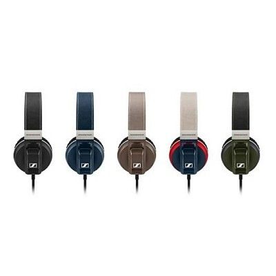 Sennheiser URBANITE XL: Let your ears be loved: Sennheisers neuer ohrumschließender Kopfhörer URBANITE XL überzeugt mit einzigartigem Design und sattem Club-Sound für unterwegs. Kräftige Bässe und eine hervorragende Klangqualität über das gesamte Frequenzspektrum – ein Produkt der legendären Audioerfahrung von Sennheiser. Dank Inline-Fernbedienung und integriertem Mikrofon für die Anruf- und Musiksteuerung bleiben Sie ganz bequem in Verbindung. (Bild: Sennheiser/IFA)