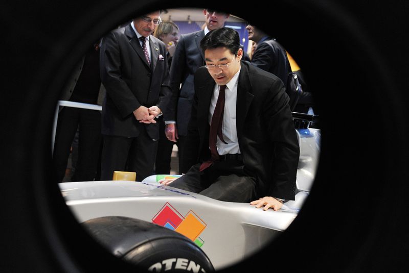 Philip Rösler, Bundeswirtschaftsminister, am Stand der Software AG (Archiv: Vogel Business Media)