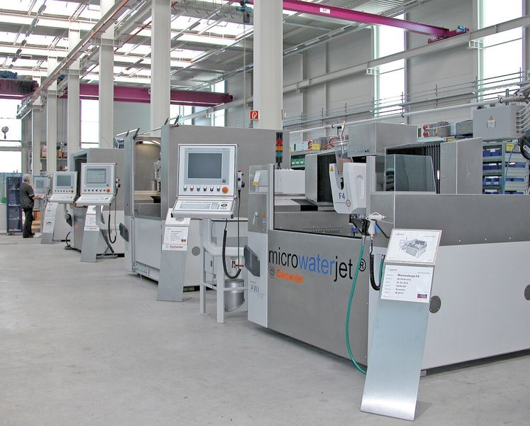 Bei Daetwyler werden die hochpräzisen Microwaterjet-Anlagen gebaut. (Bild: Daetwyler)