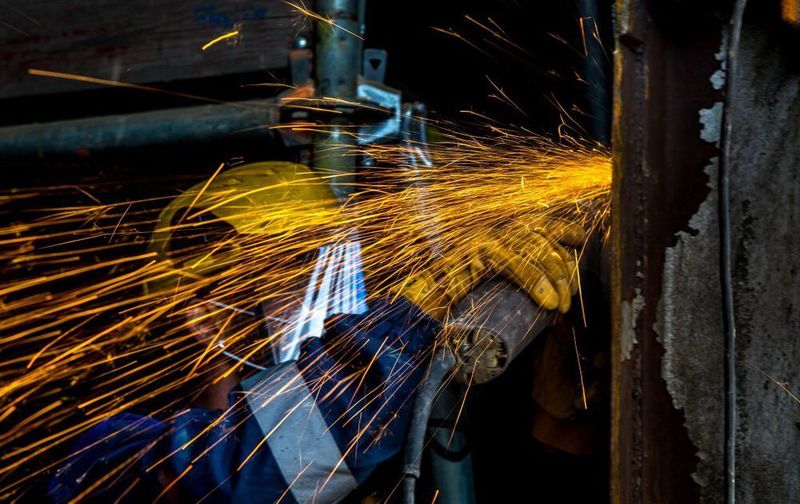 For seven weeks, six thousand maintenance tasks and a range of investment projects were implemented within the maintenance and renovation of production facilities. (Unipetrol)