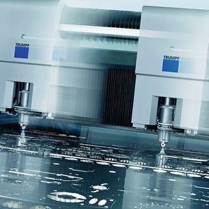 Trumpf bietet ein breites Spektrum an 2D-Laserschneidanlagen. Dazu gehört die Trulaser-Serie 7000 für die Serien- und Massenfertigung.
