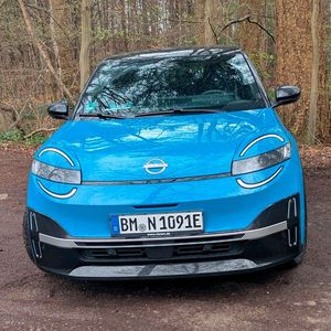 Der Nissan Micra startet als reines Elektroauto in die sechste Generation. (Bild: Nissan)