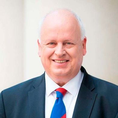 Am 1. Januar 2026 übernimmt Hamburg den Vorsitz der Digitalministerkonferenz. Die Staffelstabsübergabe erfolgt nun an Staatsrat Jan Pörksen. (Bild: Senatskanzlei Hamburg / Katharina Marten)