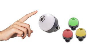 Die neue LED-Signaleinbauleuchte EZ550320 bietet Touch-Funktion und Signalton, beispielsweise um ein Ereignis zu quittieren. (Bild: ipf electronic)