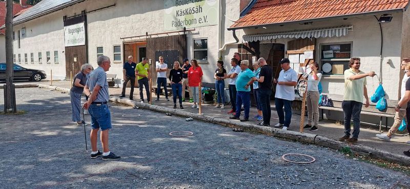 Einige Teilnehmer probierten das Feierabendspiel der Franzosen aus. (Bild: Westcon-Comstor)