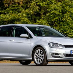 Der VW Golf ist eines der meistgebauten Autos der Welt und liegt auf Platz 3. 2010, 2011 und 2016 (Foto) sind die beliebtesten Modelljahre laut Suchanfragen auf Car Vertical.(Bild:  Volkswagen AG)