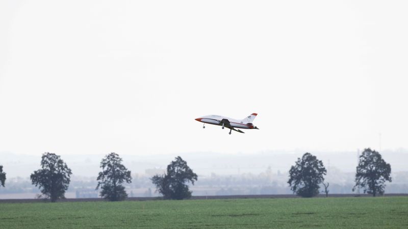Der Versuchsflieger Proteus startet. (Bild: DLR)