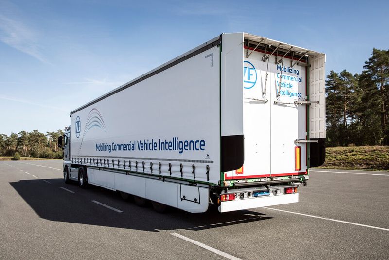 Der Zulieferer kombiniert in seinem Konzeptfahrzeug die Leichtbaumaßnahmen mit einem aerodynamischen Trailer-Design. (ZF)