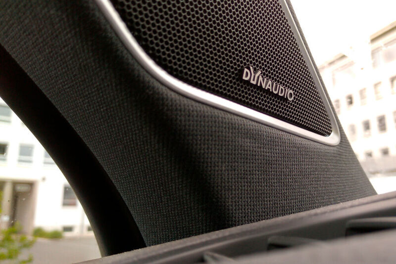 Für hervorragenden Sound im Testwagen sorgt ein Surround-Sound-System von Dynaudio. Subjektiv war es das zweitbeste nach der allerdings auch sehr teuren Burmester-Anlage der E-Klasse. (Thomas Günnel/Automobil Industrie)