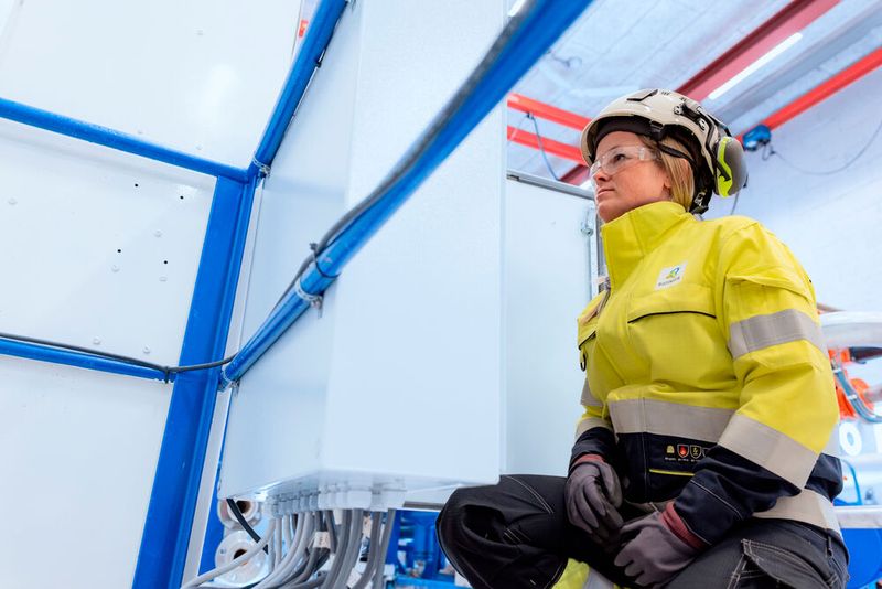 Experten von Bilfinger installieren und warten Elektro-, Mess- und Regeltechnik beim Kunden. (Bild: Bilfinger)