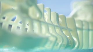 Lightweight structure: generatively produced model of a human hand. (Image: Fraunhofer-IPA)