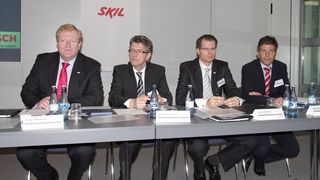 Das Management des Bosch-Geschäftsbereichs Power Tools bei der Pressekonferenz: Dr.-Ing. Stefan Hartung, Dr.-Ing. Egbert Schneider, Henning von Boxberg und Bernd Müller (von links).  (Bild: Kroh)
