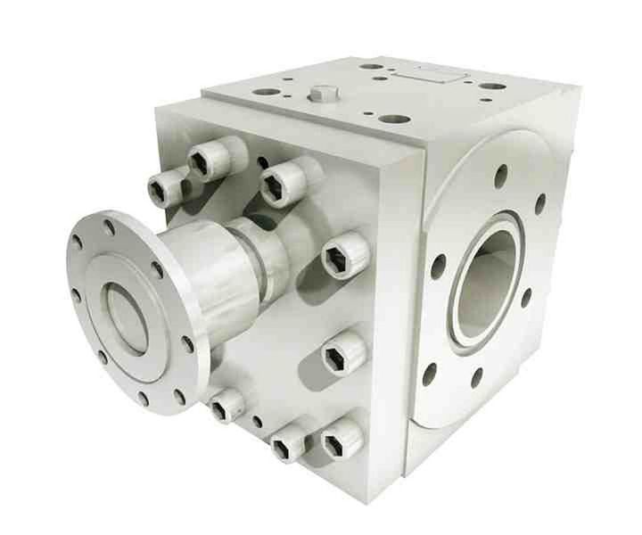 Zahnradpumpen der Maag Pump Systems AG optimieren den Extrusionsprozess von Thermoplasten, indem sie für einen konstanten Materialfluss sorgen, den benötigten Werkzeugdruck aufbringen und den Extruder damit vom Druckaufbau entlasten. (Bild: Röhm)