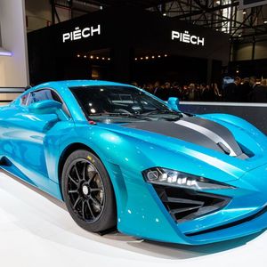 Zusätzlich hat Arcfox eine Rennversion des GT vorgestellt, die über 1.300 Newtonmeter Drehmoment entwickelt.(Bild:  Gims/Messe Genf)