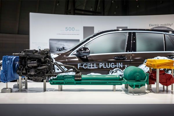 Der wird nämlich auf der Langstrecke gebraucht und ließe sich bei Bedarf in rund drei Minuten auffüllen. (Daimler)