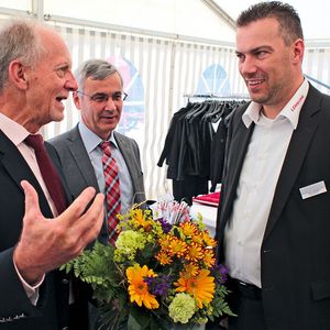 Geschäftsführer Titus Lehmann (r.) mit Landräten Keil und Lenk.