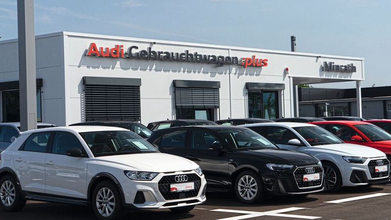 Auf dem Gelände der Cupra Garage ist auch ein Standort mit Audi-Gebrauchtwagen. (Bild: Minrath)